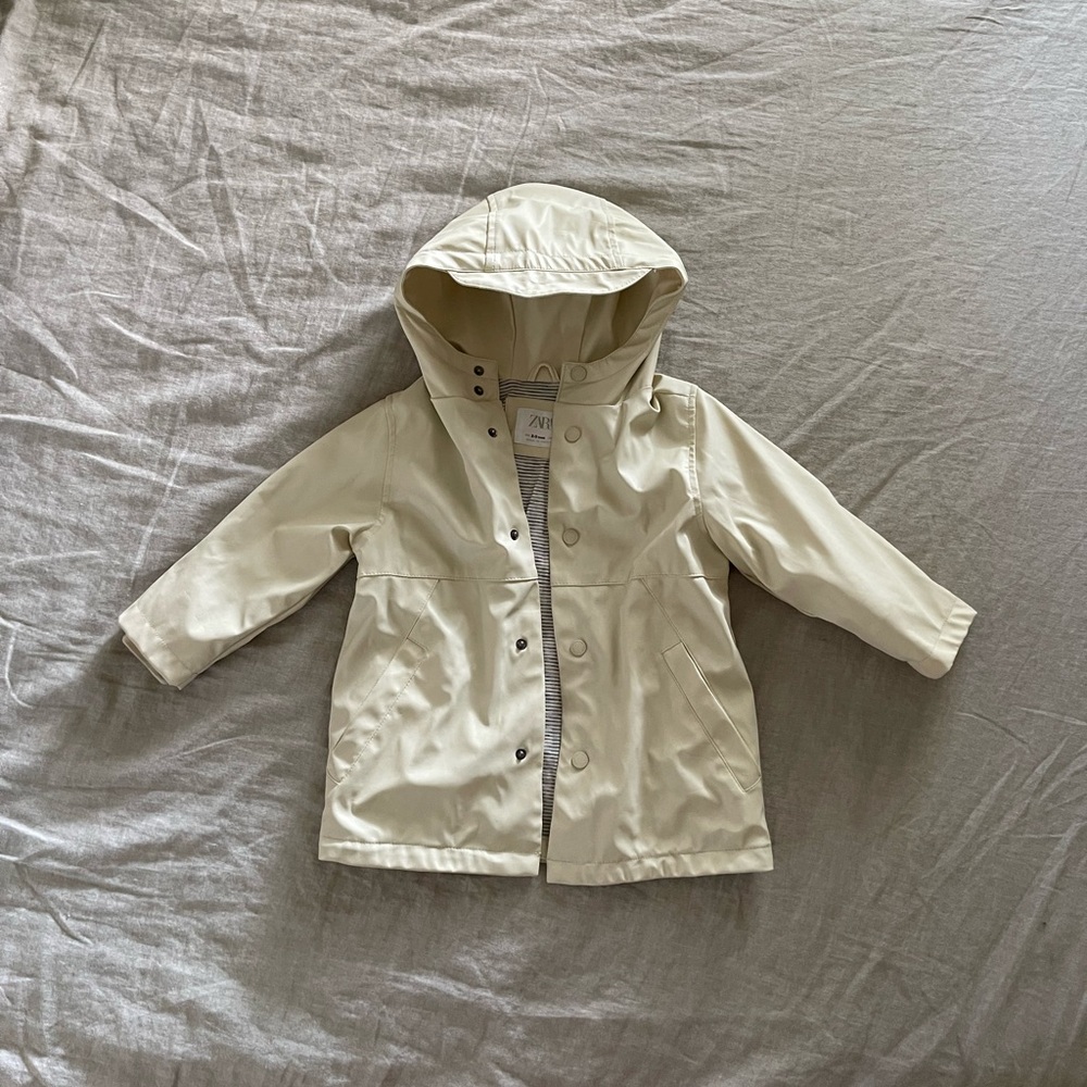 Zara excellent condition 2-3 toddler cream raincoat